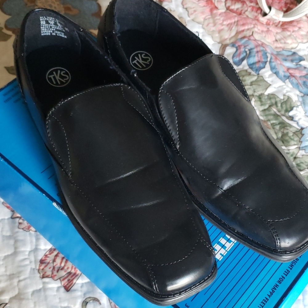 Boys Black Loafers Size 6
